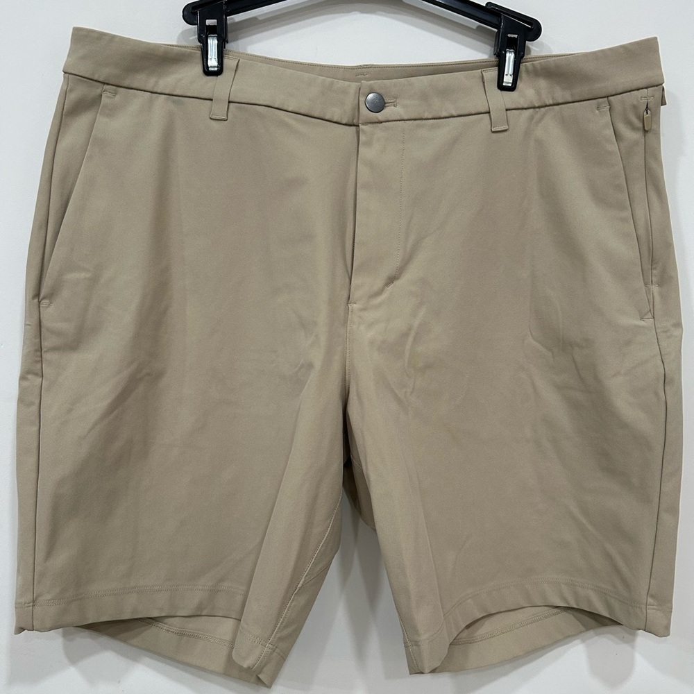 Lululemon shorts men beige khaki size 38